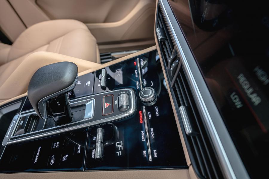 Детали интерьера Porsche Cayenne E-Hybrid (PO536) 2018 года  (NA) (фото 14 из 38)